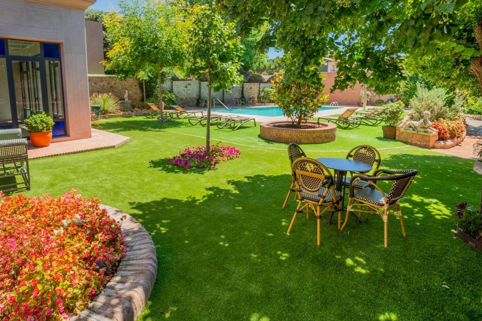 Apartaments Suites Sant Jordi Montbrió del Camp Eksteriør billede