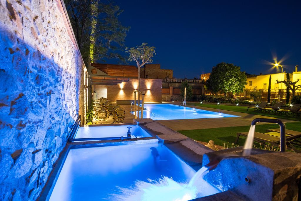 Apartaments Suites Sant Jordi Montbrió del Camp Eksteriør billede