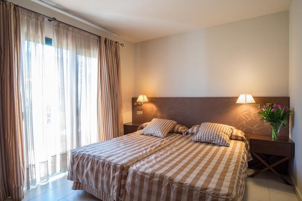 Apartaments Suites Sant Jordi Montbrió del Camp Eksteriør billede