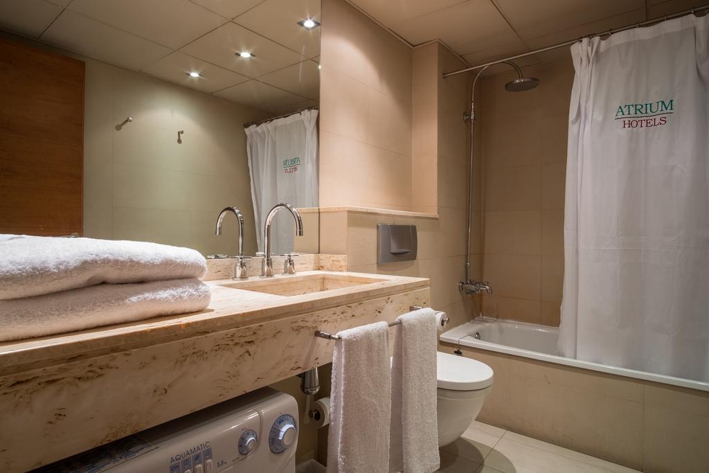 Apartaments Suites Sant Jordi Montbrió del Camp Eksteriør billede