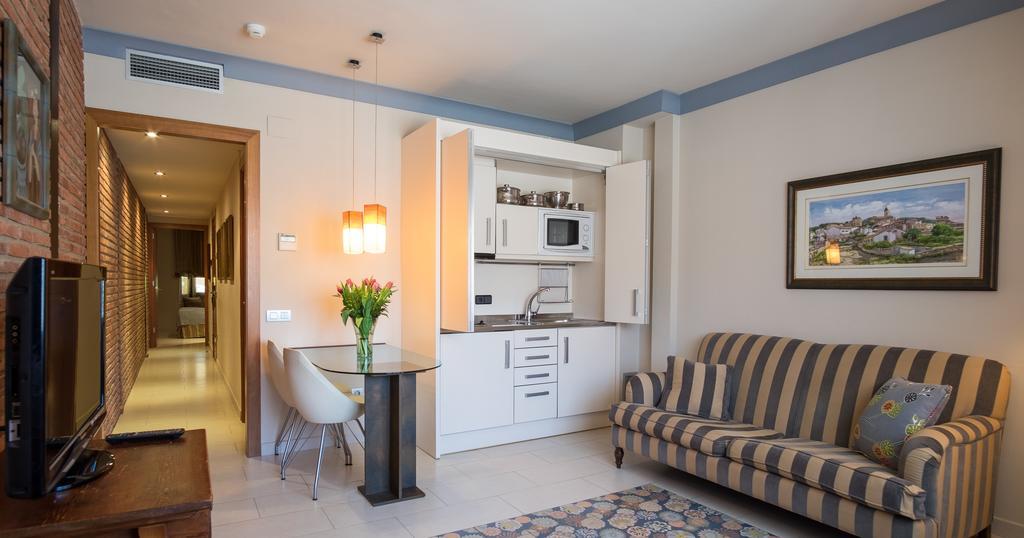 Apartaments Suites Sant Jordi Montbrió del Camp Eksteriør billede