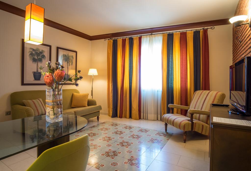 Apartaments Suites Sant Jordi Montbrió del Camp Eksteriør billede