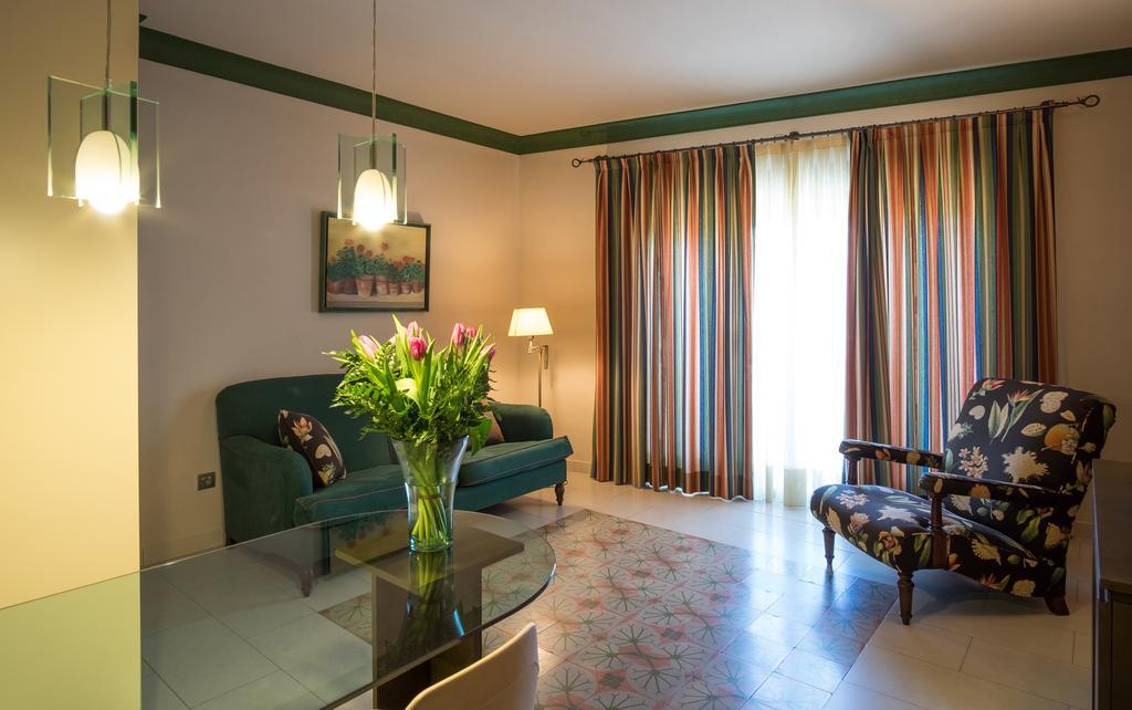 Apartaments Suites Sant Jordi Montbrió del Camp Eksteriør billede
