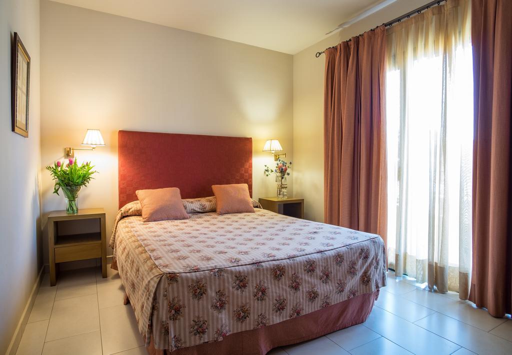 Apartaments Suites Sant Jordi Montbrió del Camp Eksteriør billede