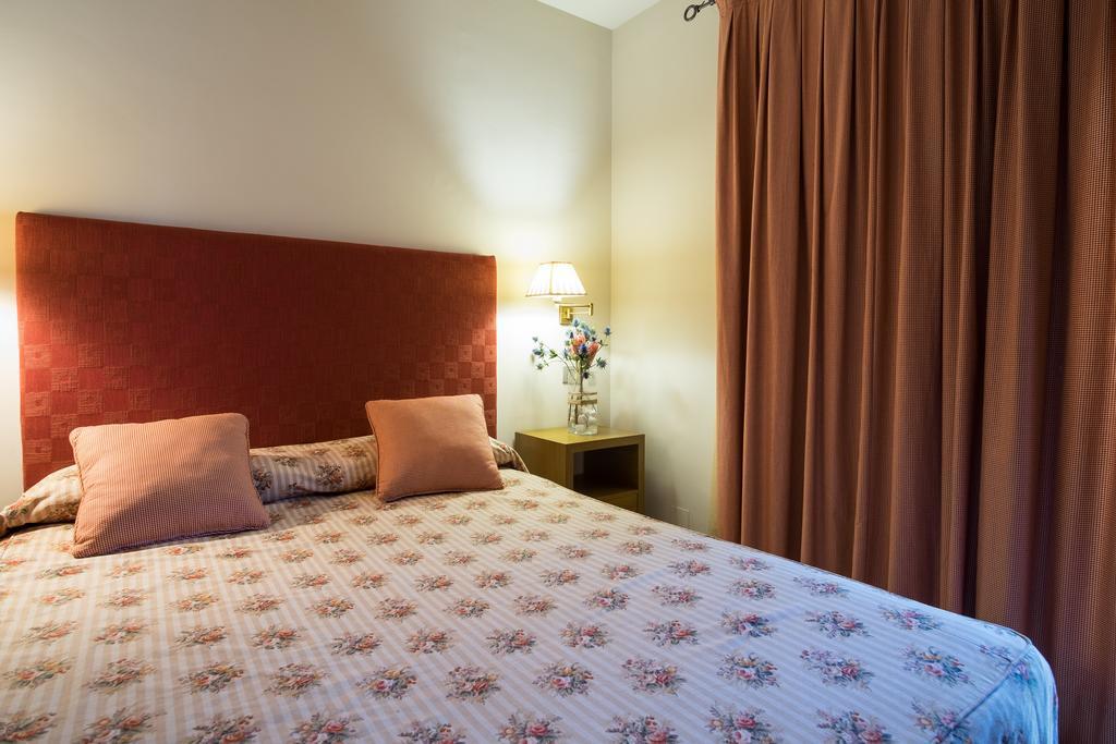 Apartaments Suites Sant Jordi Montbrió del Camp Eksteriør billede
