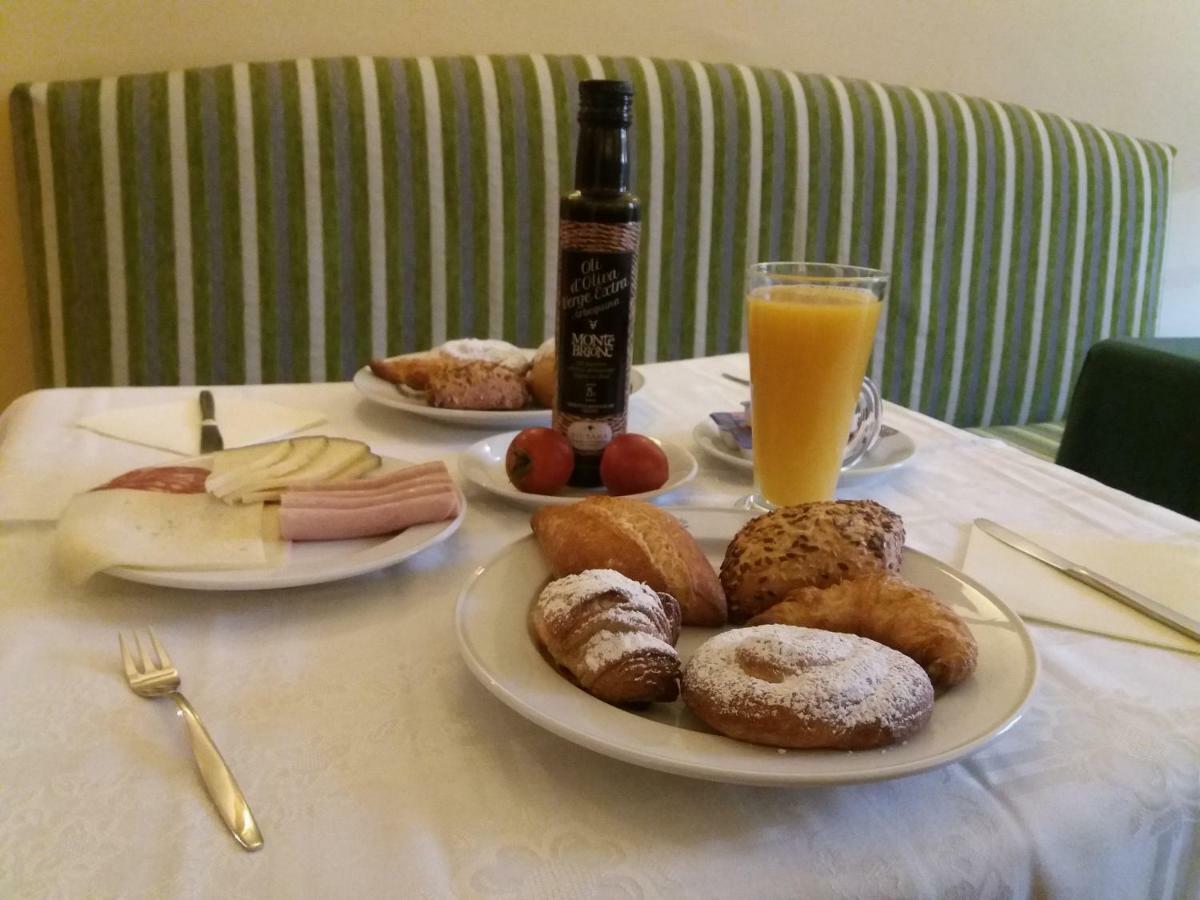 Apartaments Suites Sant Jordi Montbrió del Camp Eksteriør billede