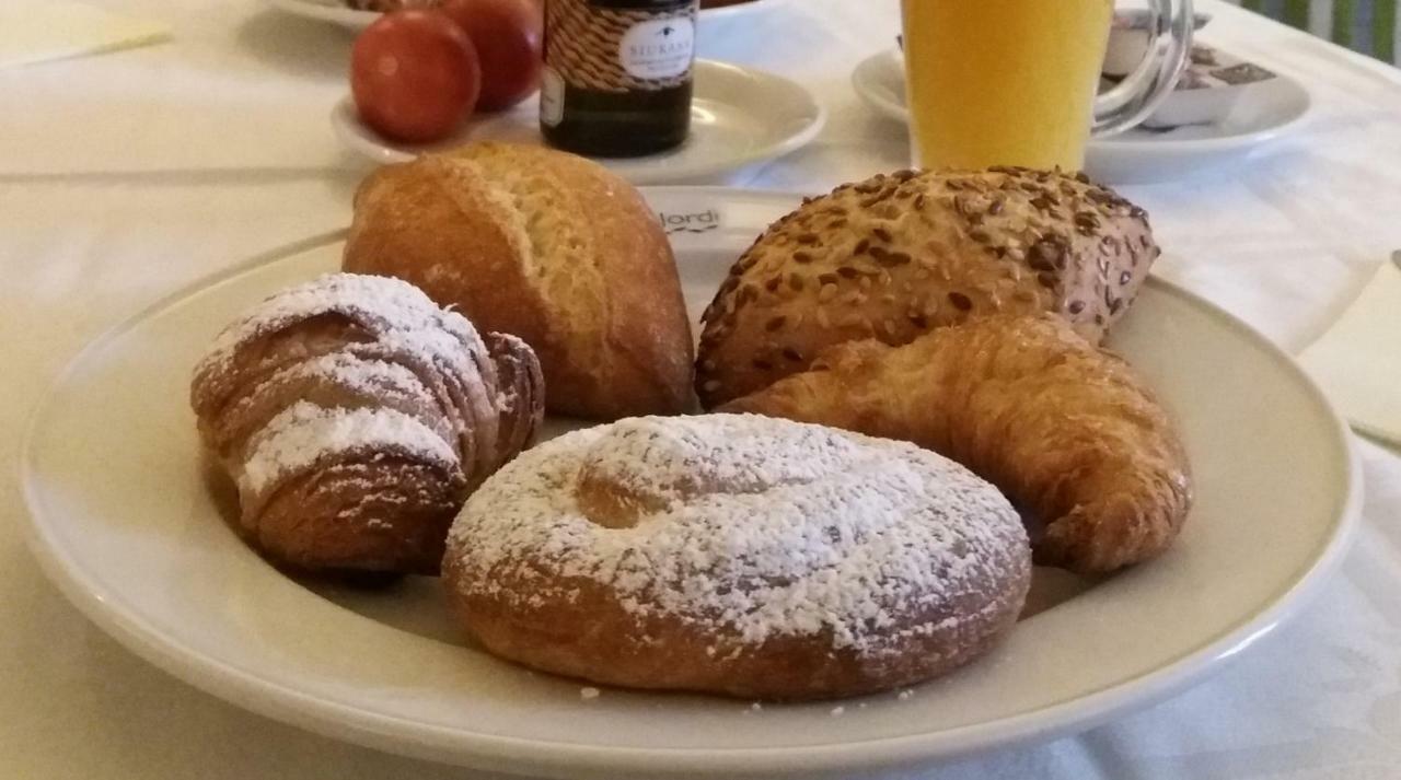 Apartaments Suites Sant Jordi Montbrió del Camp Eksteriør billede